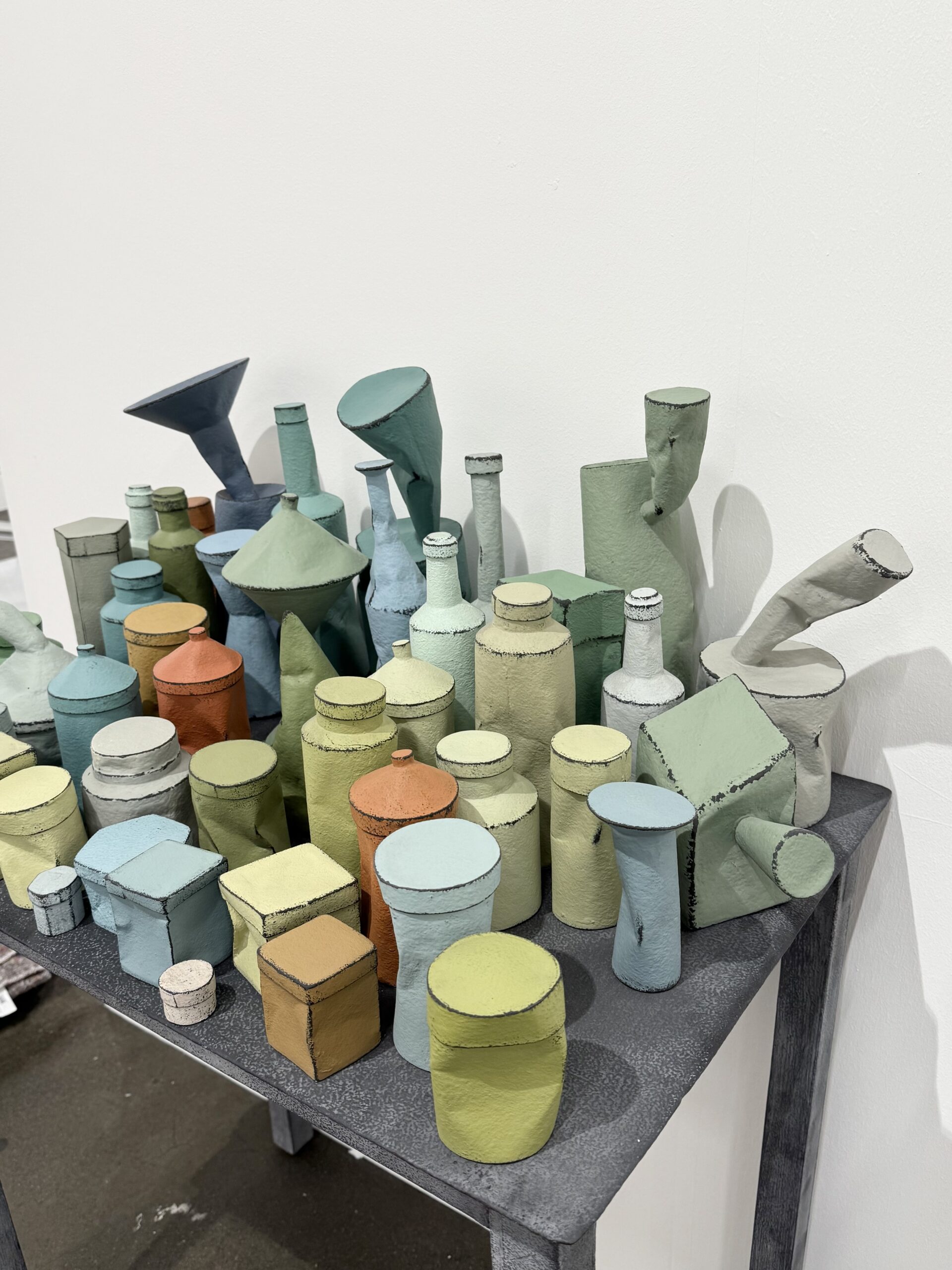 Johan de Wit, stilleven op  tafel, 2024, paper, resins, iron powder, pigments, 109 x 76 x 51 cm