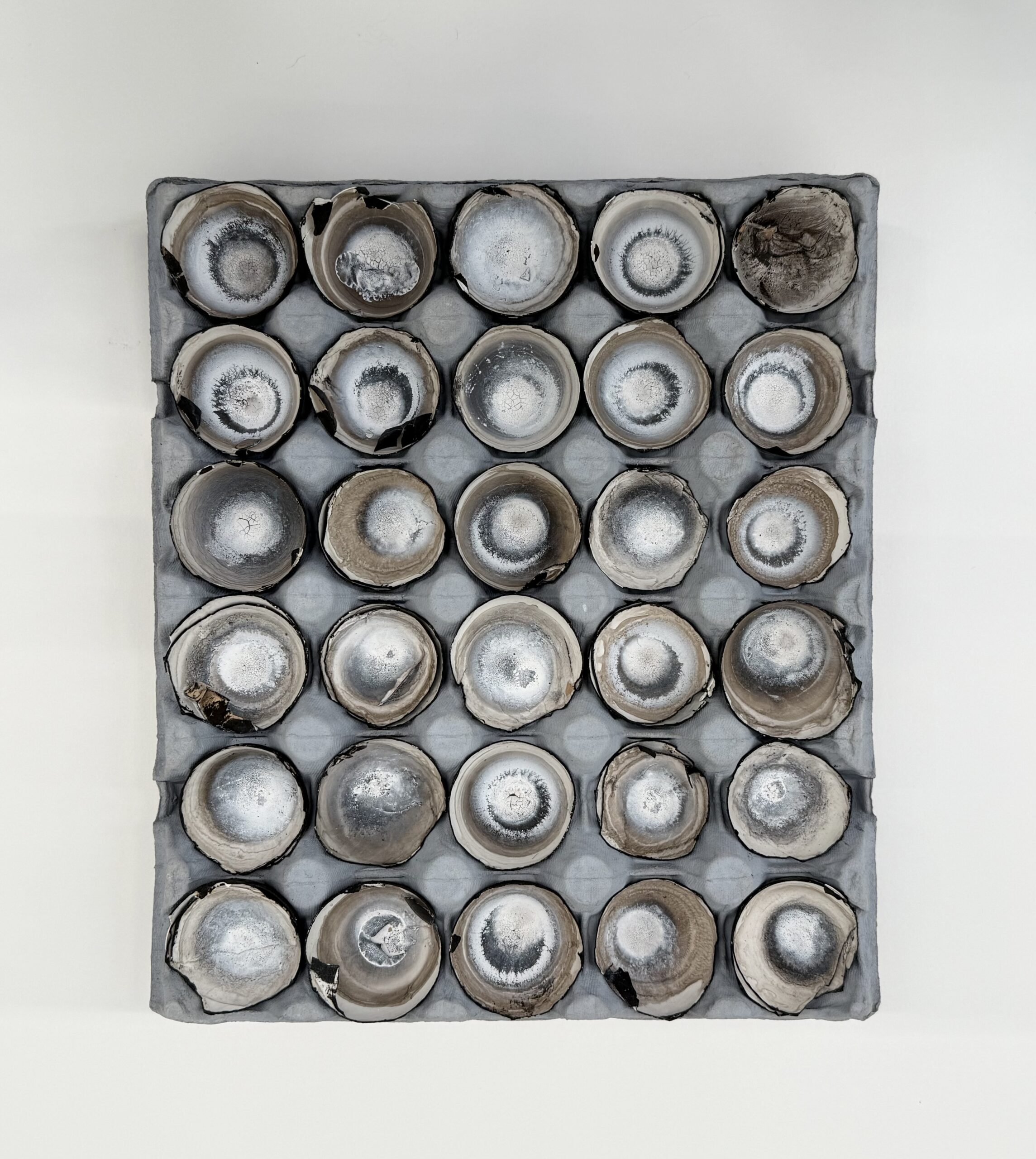 Azul Andrea, palette 17, 2024, eggshells, acrylic, varnish, paper, 30 x 25 x 6 cm