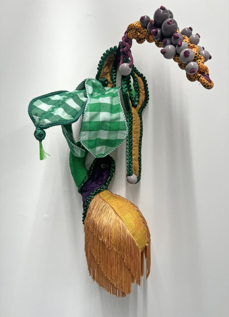 Zaaddozen hebben variabele curves H :75 B:44 D: 32 Cotton, metal, silk, polyester,wood,plastic.